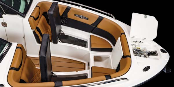 Chaparral 28 Surf - Bow