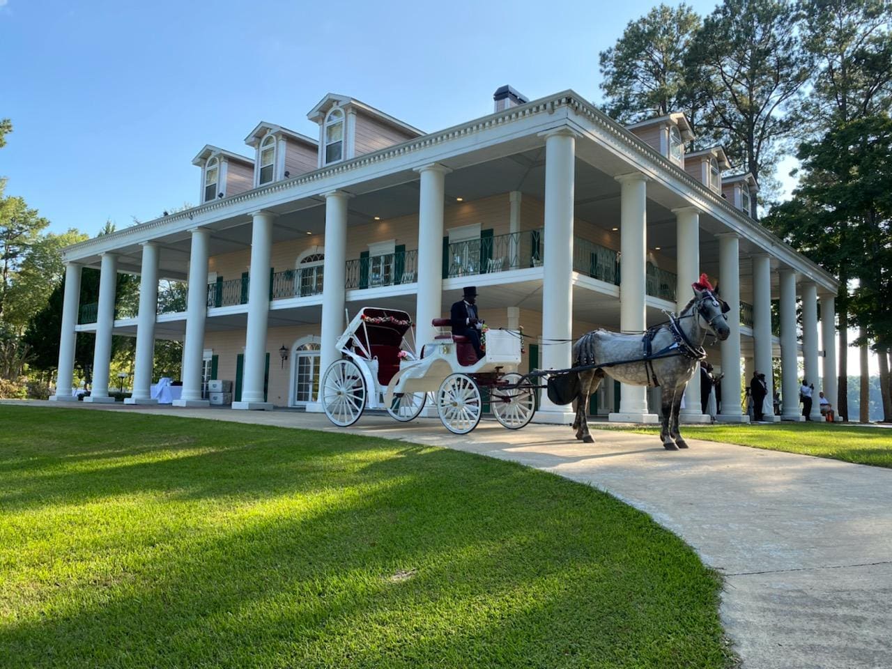 A horse and carriage outside of Oak Island Mansion