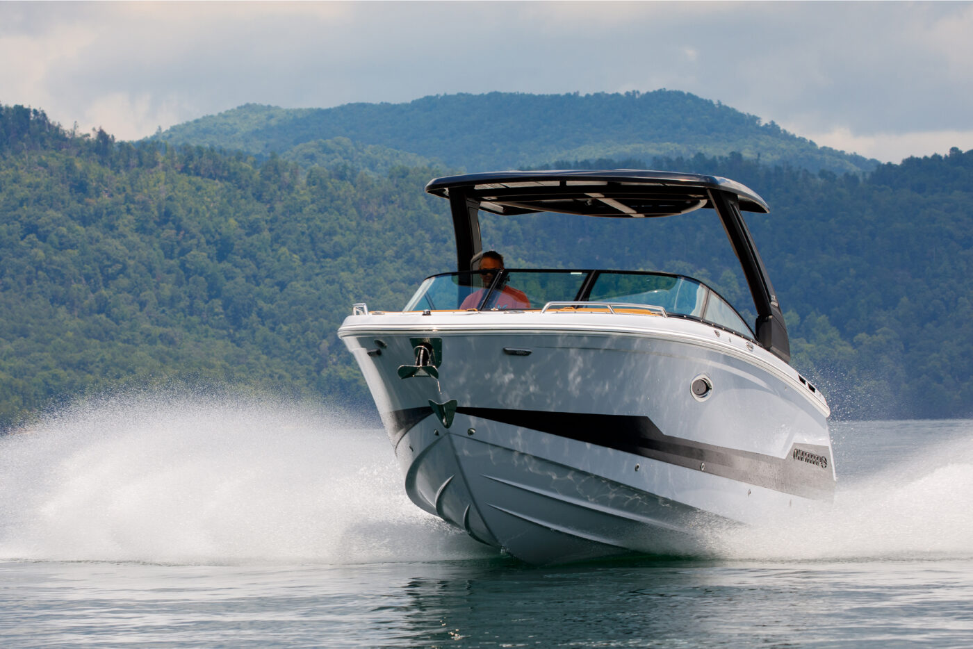 New bow rider 2026 chaparral ss8 running down the water.