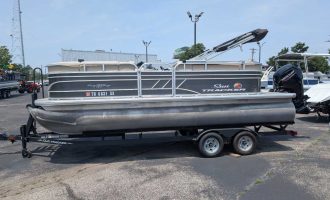 2023-Suntracker-Party_Barge_20-ID00008483_1