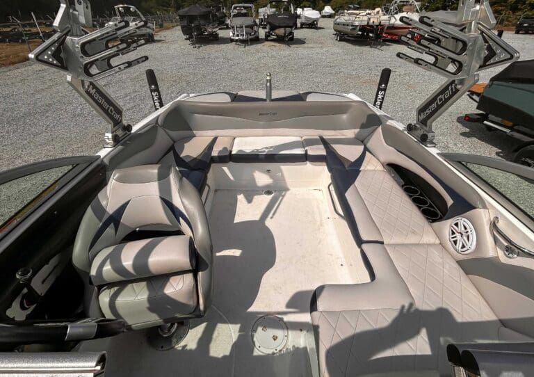 2010-MasterCraft-X15-ID00540965_11.jpg - m18i1le3